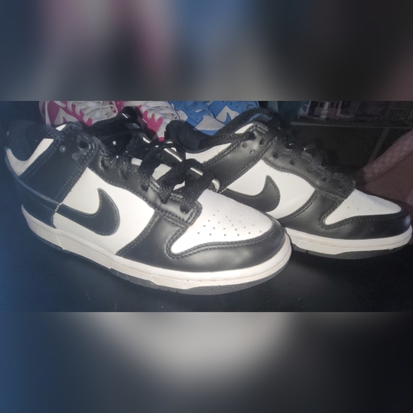 Nike Panda Dunks - Picture 1 of 1